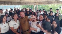 Usai Serahkan SK PPPK, Bupati Delis Diserbu Guru-guru