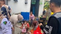 Polisi Peduli Stunting, Si Dokkes Polres Majene Serahkan Bantuan Makanan Sehat