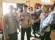 Polres Morowali Utara Bagikan Kaporlap ke Personel Pengamanan TPS
