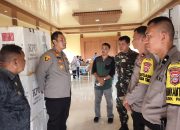 Kapolres Morowali Utara Pantau Langsung Pergeseran Kotak Suara ke PPK