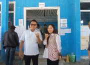 Bupati Morut dan Istri Salurkan Hak Suara di Desa Ronta