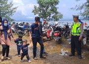 Pantai Ungkea Ramai di Hari Kedua Lebaran, Polres Morowali Utara Lakukan Pengamanan