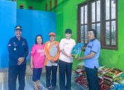 Peduli Warganya, Ketua TP PKK Morut Bantu Warga Terdampak Banjir