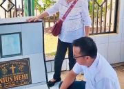 Sebelum Daftar di KPU Morut, Cabup Delis Minta Doa Restu ke Ibundanya dan Nyekar ke Makam Ayahnya