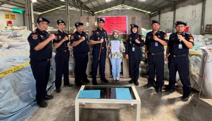 Pangkalan PSDKP Bitung Segel 425 Ton Rumput Laut Milik PT FFA di Makassar