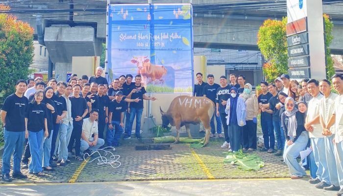 VASAKA HOTEL MAKASSAR RAYAKAN IDUL ADHA DENGAN BERKURBAN DAN BERBAGI BERSAMA WARGA, PENGENDARA DAN MITRA USAHA