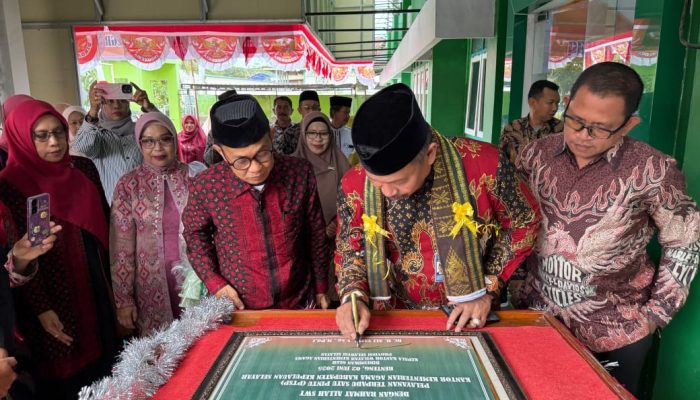 Resmikan PTSP Kemenag Kep. Selayar, Kakanwil ; Layani Masyarakat dengan Hati