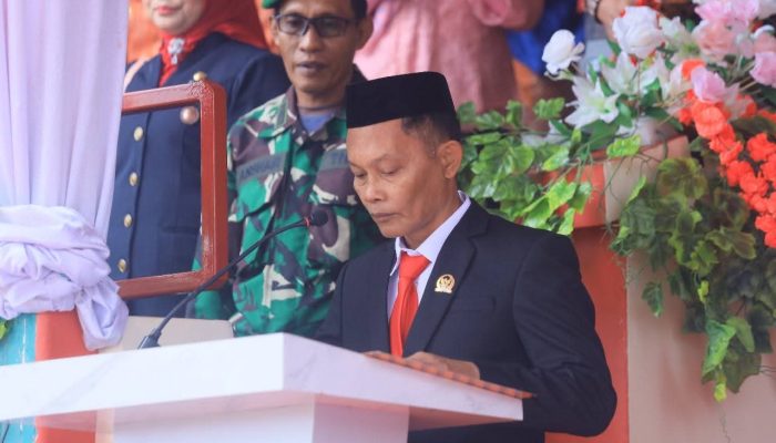 Jihadin Peruge Bacakan Teks Proklamasi Pada Peringatan Hari Kemerdekaan RI ke-80 di Kecamatan Nuha