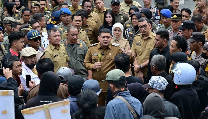 Turun Langsung Temui Pendemo, Appi: Silakan Berdagang, Tapi Bukan di Tempat Terlarang