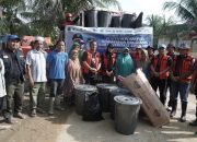 Bupati Luwu Timur Serahkan Bantuan Langsung ke Warga Terdampak Banjir Aceh Tamiang