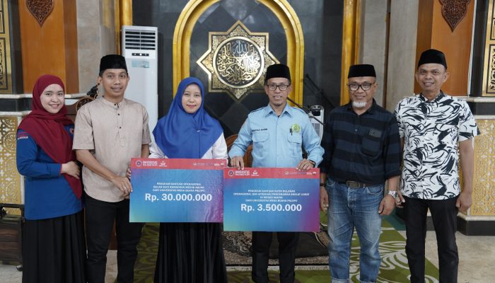 Dukung Aksesibilitas, UMB Palopo Bantu Pembangunan Tangga Disabilitas di Masjid Agung