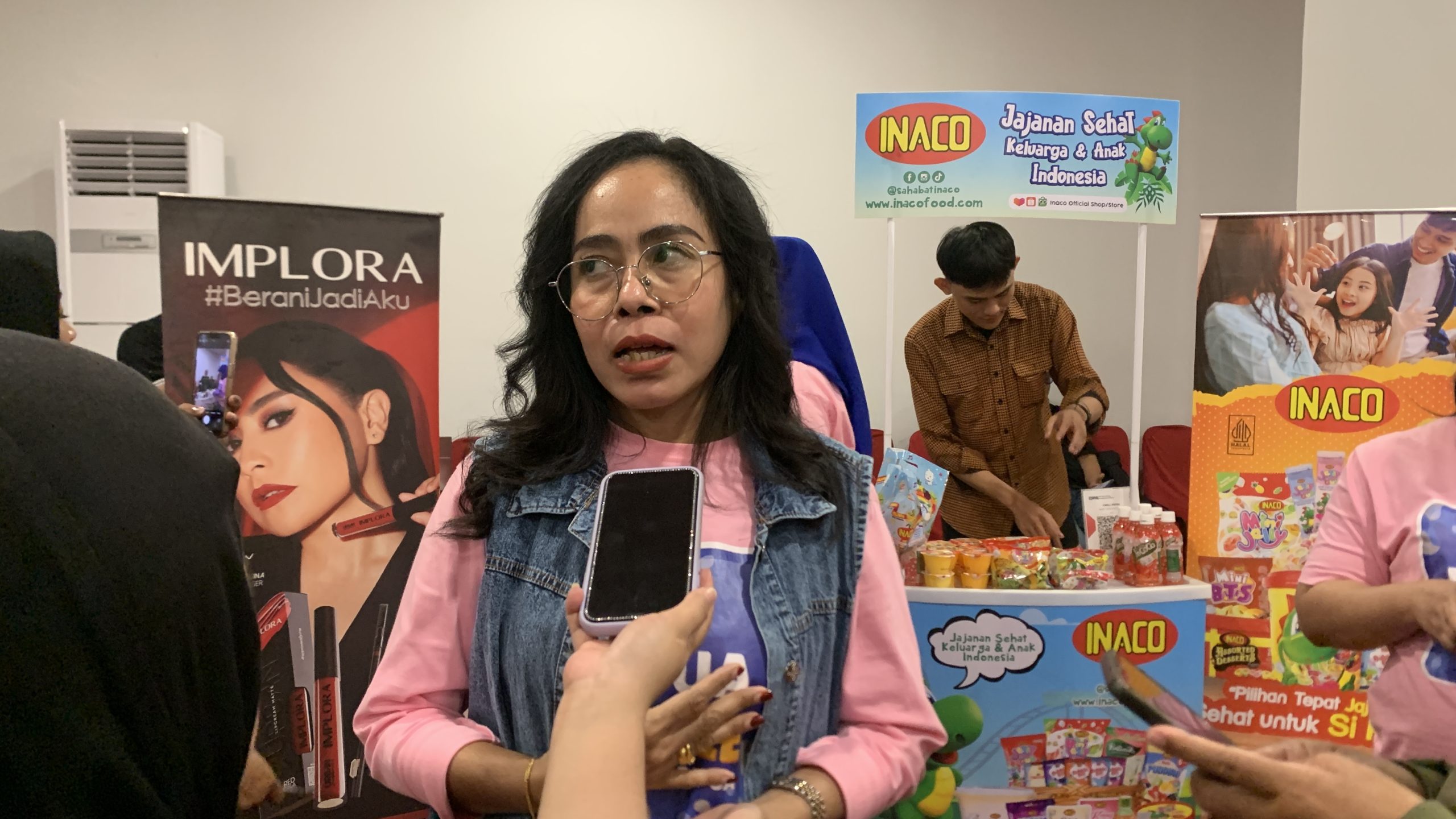 Foto : Yuniati Faot  Pemimpin Dept. Pemasaran Kredit, Dana & Jasa Bank Papua KC. Makassar
