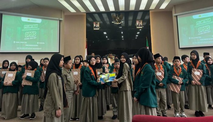 Pelantikan OPDIS SD Islam Athirah Makassar Tanamkan Jiwa Kepemimpinan Sejak Dini