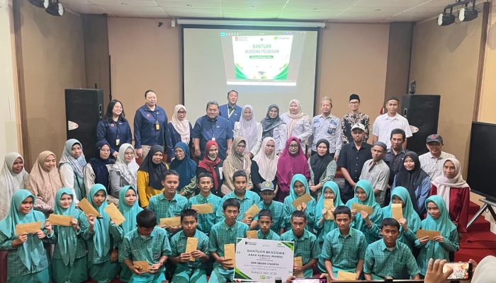 PT Pegadaian Kanwil VI Sulselbarra Maluku Salurkan Beasiswa untuk 20 Siswa Berprestasi dan Kurang Mampu di SMK Negeri 2 Maros