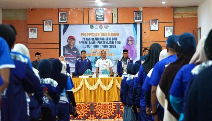 Lepas Kontingen Porsenjar PGRI, Bupati Lutim Janjikan Bonus Jika Masuk Lima Besar