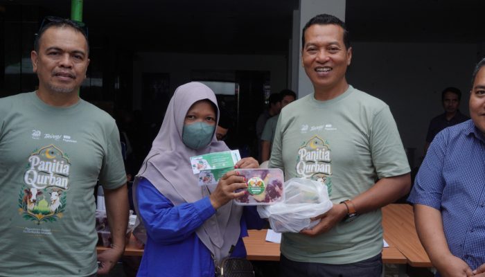 PT Pegadaian Kanwil VI Sulselbarra Maluku Salurkan Bantuan Sedekah Hewani pada Perayaan Iduladha 1447 H