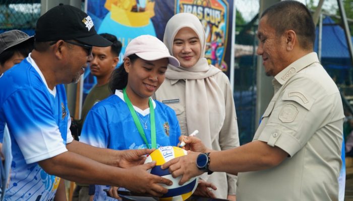 Buka Turnamen Ibas Cup 2026, Bupati Irwan : Lapangan Voli Ledu-Ledu Akan Dipermanenkan