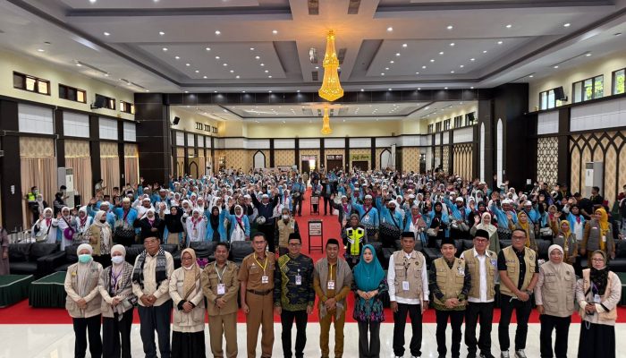 Bupati Sidrap Jemput Langsung Jamaah Haji Kloter 2 di Bandara