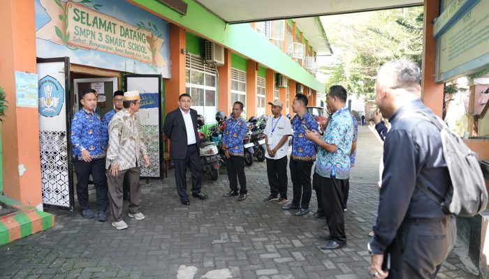 Disdik Makassar Dampingi Wali Kota Pantau Verifikasi SPMB, Tegaskan Seleksi Berjalan Transparan