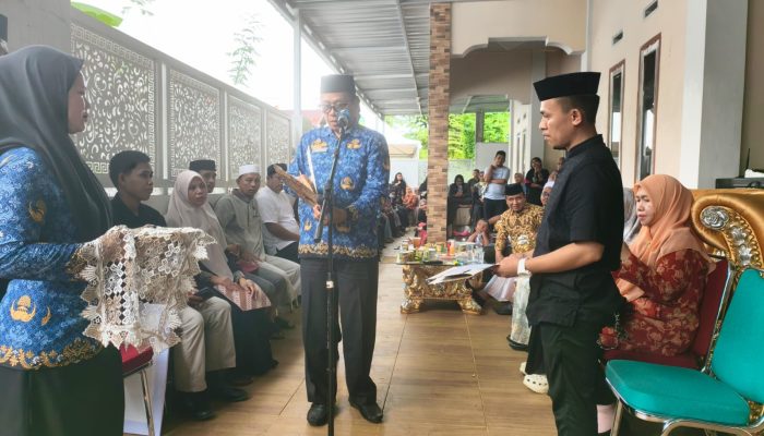 Mantan Camat Towuti Sainal Tutup Usia, Sekda Lutim Serahkan Akta Kematian kepada Keluarga