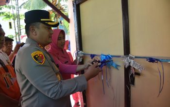 Kapolres Morowali Utara Resmikan Bedah Rumah di Tompira, Asis Lagonda Terima Hunian Layak di Tengah Duka Kehilangan Istri