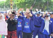 Pimpin Langsung Defile Porsenijar 2026, Bupati Luwu Timur Bakar Semangat Ribuan Guru