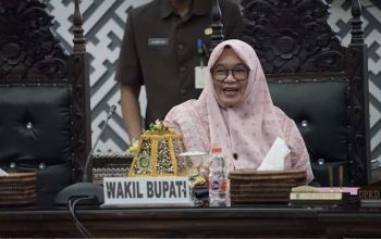 Wabup Puspawati Sampaikan Jawaban Bupati atas Pemandangan Umum Fraksi-Fraksi DPRD Lutim