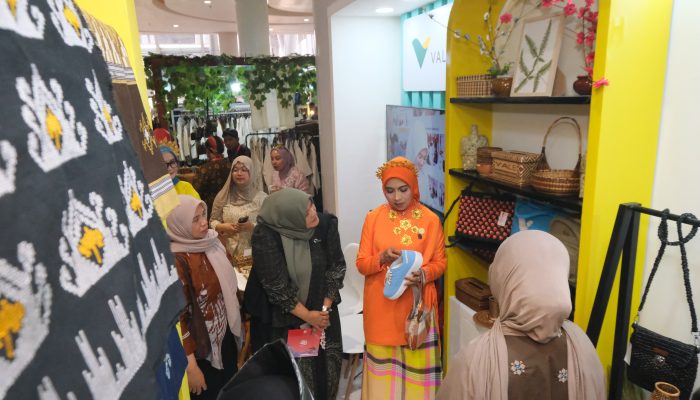 Melestarikan Tradisi, Menciptakan Peluang: PT Vale Promosi Produk UMKM Binaan di Perayaan HKG PKK Nasional dan HUT Dekranas