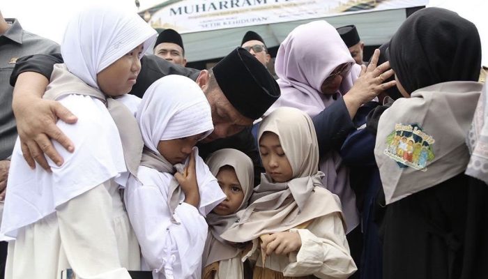 Pelukan Hangat Bupati dan Wabup untuk Anak Yatim Warnai Muharram Fest Luwu Timur