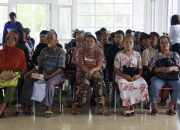 Tak Lagi Bingung Biaya Berobat, Lansia Tomoni Sambut Bantuan dengan Air Mata Syukur