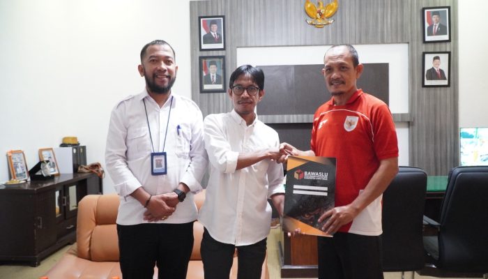 Tandatangani MOU, Bawaslu Luwu Timur dan Kemenag Sinergi: Nilai Agama Jadi Pintu Masuk Pendidikan Demokrasi