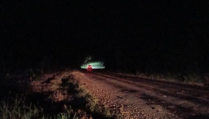 Lapor Pak Bupati! Truk Lalu-Lalang, Jalan KM 4 Menuju Malili Justru Gelap Gulita