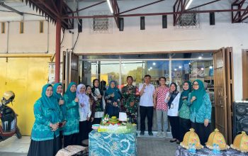 Melalui Bestari Saintek Polipangkep, Produk Wastra Berbasis Pewarnaan Kelapa Hadir di Pusat Oleh-Oleh