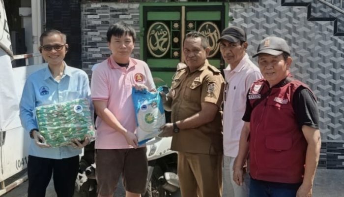 DPD KCBI Sul-Sel & DPC KCBI Makassar bersama Cetiya Zhen An Kong Makassar  Bantu Korban Kebakaran Kandea