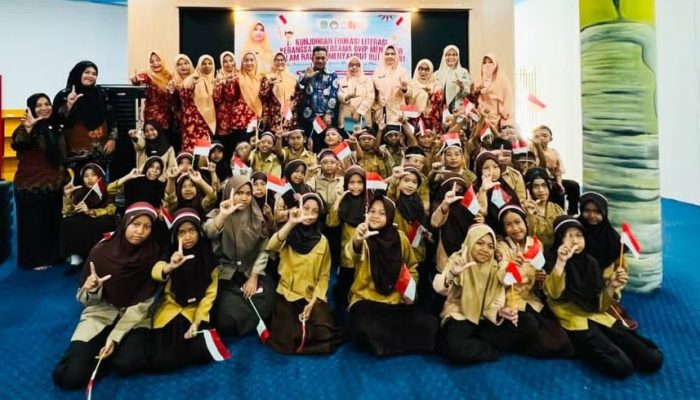 DWP Lutim Tanamkan Budaya Baca Sejak Dini, Siswa SDN 229 Waru Diajak Kenali Perpustakaan