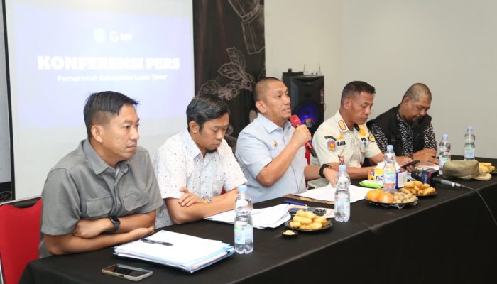 Di Hadapan Puluhan Media, Bupati Irwan Beri Penjelasan Terkait Pengosongan Lahan Laoli