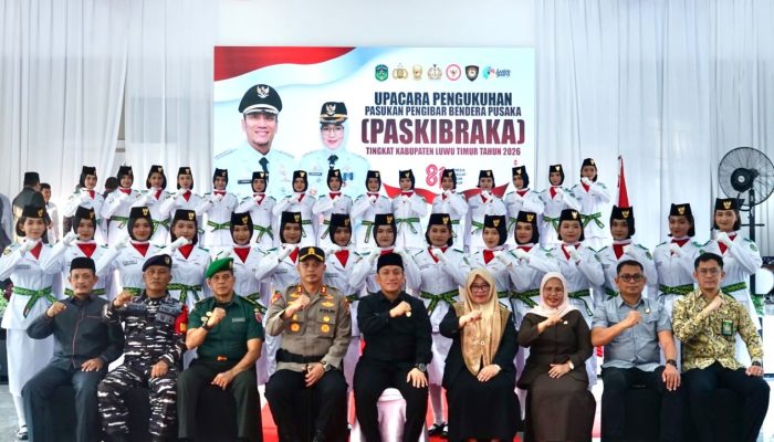 Dikukuhkan Bupati Irwan, Paskibraka Lutim Siap Kibarkan Merah Putih di HUT RI ke-81