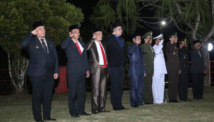 Bupati Irwan Bersama Forkopimda Ikuti Apel Kehormatan dan Renungan Suci di TMP Malili