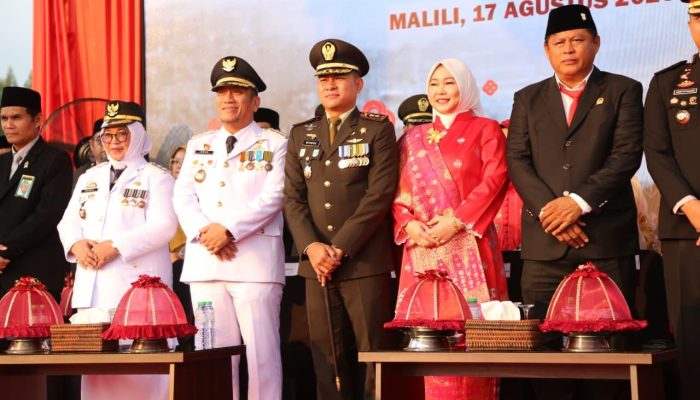 Bupati Irwan dan Wabup Puspawati Hadiri Penurunan Sang Saka Merah Putih