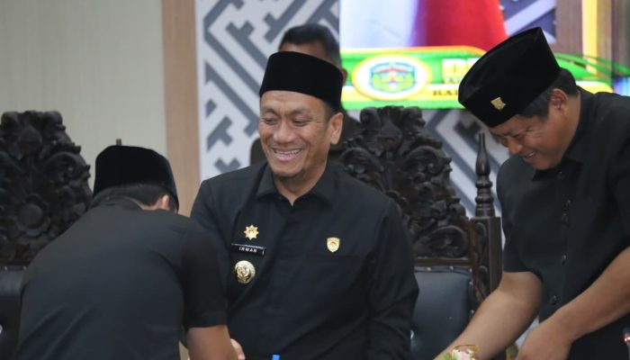 Bupati Irwan Hadiri Paripurna Pandangan Fraksi: Sinergi Eksekutif-Legislatif Kunci Sempurnakan Perubahan APBD 2026