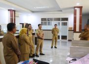 Sidak Singkat Bupati Irwan, Beasiswa Hingga Bersihnya Ruangan Prokopim Jadi Sorotan
