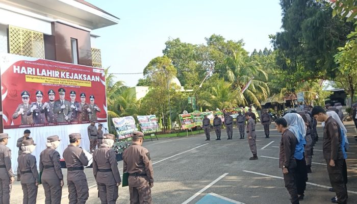 Peringati HUT Ke-81 Kejaksaan RI, Kejaksaan Negeri Luwu Timur Gelar Upacara Khidmat di Halaman Kantor