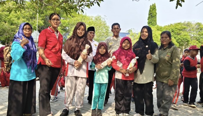 Jumat Penuh Makna, UPT SDN 206 Mantadulu Beri Apresiasi Siswa Rajin Beribadah