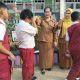 UPT SDN 259 Balambano Tanamkan Adab Sejak Dini, Siswa Dibiasakan Bersalaman dengan Guru