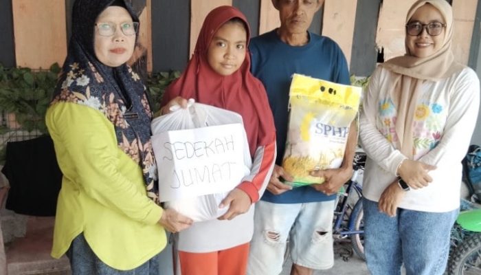 Tanamkan Jiwa Sosial, UPT SDN 208 Lambaru Rutin Salurkan Sembako Lewat Jumat Berbagi