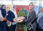 Peduli Gizi Anak, dr. Ani Hadir Salurkan Bantuan Susu di TK Pembina Malili