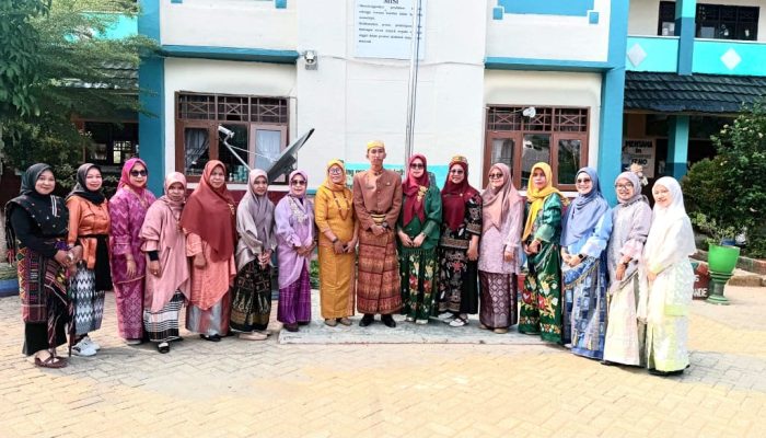 UPT SDN 226 Patande Meriahkan Hari Sumpah Pemuda dengan Devile Busana Adat dan Profesi